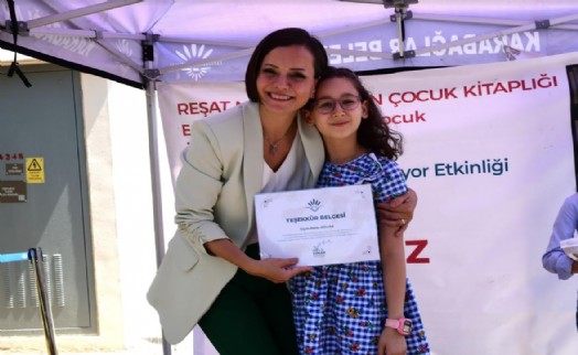 Başkan Kınay çocuklardan söz aldı: Okumaktan ve yazmaktan vazgeçmeyin