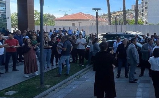 Bayraklı’da ‘maaş’ krizi: ‘Deniz Yücel ile alakası yok!’