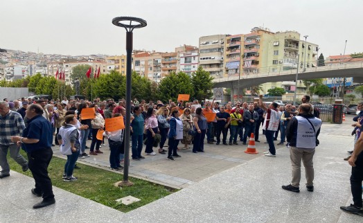 Bayraklı’da ‘maaş’ krizi sürüyor: Grevin üçüncü günü