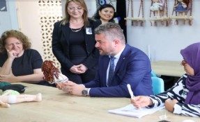 Buca Belediyesi’nin kurs merkezleri kadınlara meslek edindiriyor