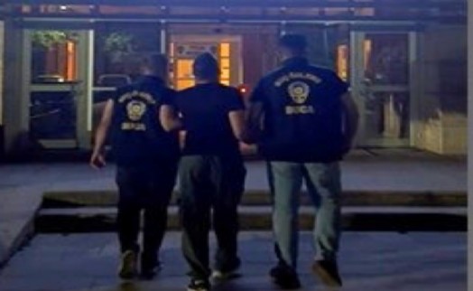 Buca'da adrese baskın: 19 yıl kesinleşmiş hapis cezasının olduğu ortaya çıktı