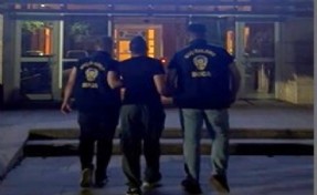 Buca'da adrese baskın: 19 yıl kesinleşmiş hapis cezasının olduğu ortaya çıktı