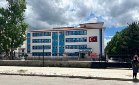 Elazığ'da kopya çekerken yakalanan öğrenci öğretmenini bıçakladı