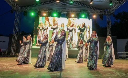 Gaziemir’de halk dansları şöleni