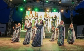Gaziemir’de halk dansları şöleni