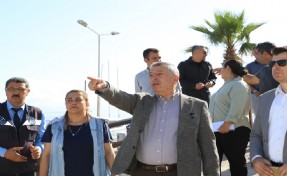 Güzelbahçe'de kaldırım işgali bitti: Cadde yayalara açıldı