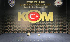 İzmir'de Bizans dönemine ait 33 sikke ve 17 obje ele geçirildi