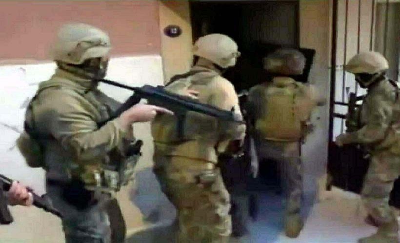 İzmir'de FETÖ'nün emniyet yapılanmasına darbe: 'Garson'un şifresi kırıldı