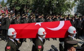 Pençe-Kilit bölgesinde mevziye yıldırım düştü: 1 asker şehit