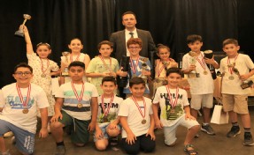 Bornovalı çocukların satranç heyecanı