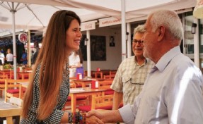 Çeşme'de mahalle ziyaretleri hız kesmeden devam ediyor