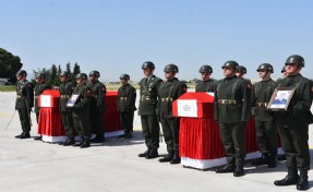 Şehit pilotlar için İzmir'de de askeri tören