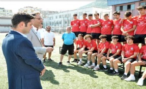 Yiğit’ten genç sporculara moral veren uğurlama: Gönüllerin şampiyonusunuz