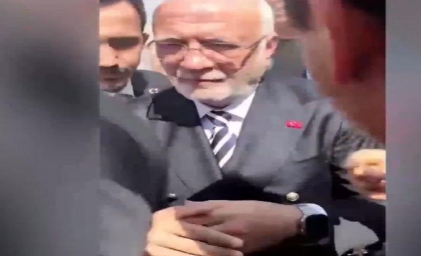 AK Partili Mustafa Elitaş, Kayseri'de protesto edildi: 'Kendimizi yakınca mı bizi duyacaksınız?'