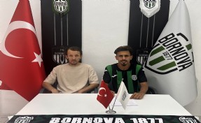 Bornova 1877'de Hakkı Peker imzaladı