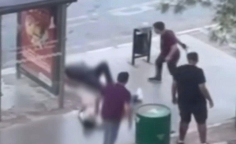 İzmir'de kafe önüne park etme kavgası: 2'si ağır 3 yaralı