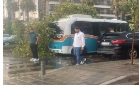 İzmir’i sağanak vurdu