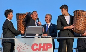 Özgür Özel 'küfeyi' sırtına aldı: 'Getir sandığı, biz taşıyacağız'
