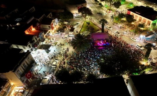 Çeşme'de 30 Ağustos coşkuyla kutlandı