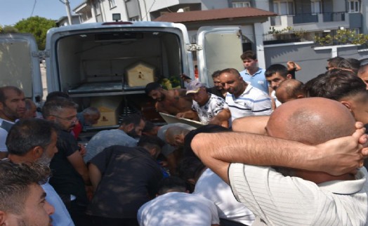 İzmir'de babaları tarafından öldürülen 3 kardeş son yolculuklarına uğurlandı!