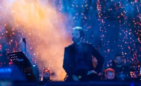 Çim Konserleri'nde Mahsun Kırmızıgül sahne aldı