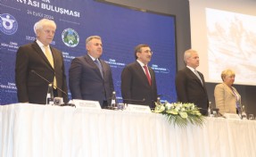 Cumhurbaşkanı Yardımcısı Yılmaz'dan iş dünyası buluşmasında çarpıcı mesajlar: Ekonomi için pembe tablo