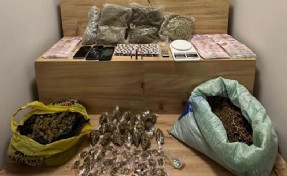 İzmir'de torbacıların zula olarak kullandığı eve baskın; 2 tutuklama