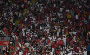 Türkiye İzlanda maçında Narin Güran unutulmadı