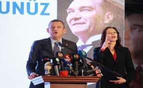 CHP Lideri Özel, İzmirli gazetecilerle buluştu: Siyasi oyunun parçası olmayacağım