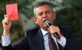 Özgür Özel’den ‘kırmızı kart’ eleştirilerine ilk yanıt: ‘Birileri hafife alıyor ama…’