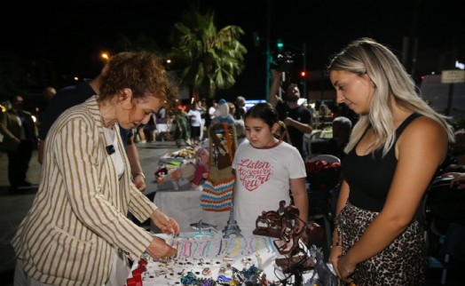 'El Emeği Gece Pazarı' kadınlara kazanç kapısı oldu