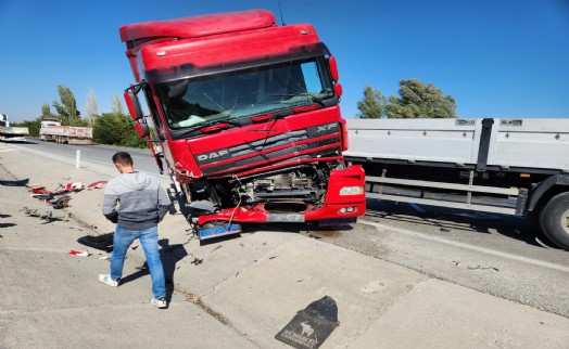 2 TIR çarpıştı! 3'ü ağır 4 yaralı