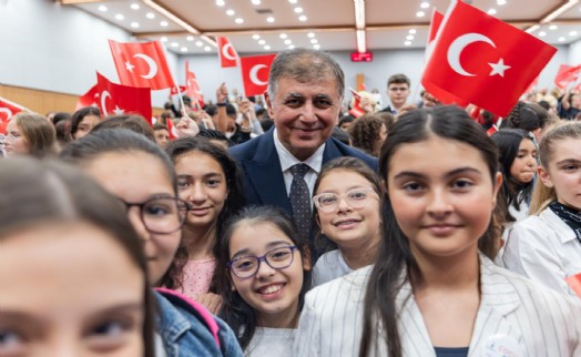 29 Ekim’e özel meclis oturumu! Başkan Tugay gençleri ve çocukları ağırladı