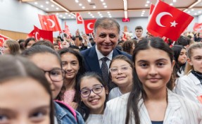 29 Ekim’e özel meclis oturumu! Başkan Tugay gençleri ve çocukları ağırladı