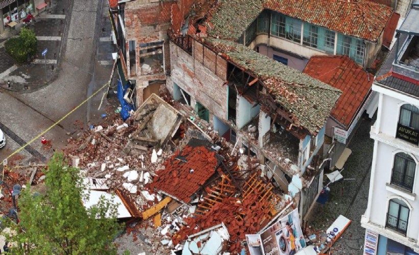 6.1'lik depremin boyutu gün ağarınca ortaya çıktı!