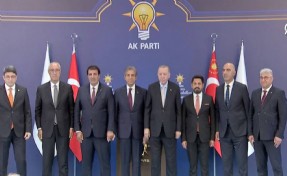 7 belediye başkanı AK Parti'ye geçti: CHP'den istifa edip Erdoğan'ın elini öptü
