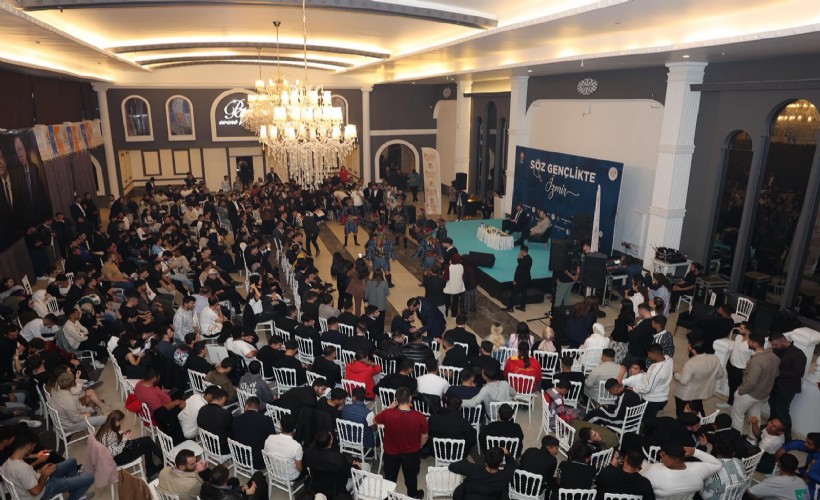 AK Parti Gençlik Kolları Genel Başkanı Yusuf İbiş, İzmir’de Gençlerle Buluştu