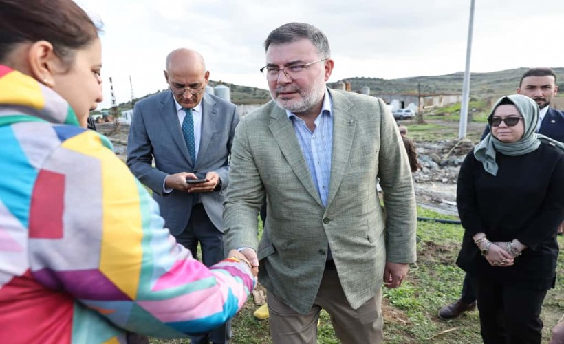 AK Partili Saygılı, Foça’da vatandaşları yalnız bırakmadı!