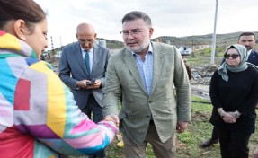 AK Partili Saygılı, Foça’da vatandaşları yalnız bırakmadı!