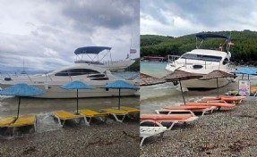 Akbük Koyu'nda motoryat karaya oturdu