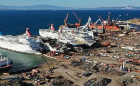 Aliağa Gemi Söküm Bölgesi'nde acı kayıp! Metrelerce yüksekten düştü