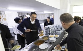 Başkan Onur Yiğit, Kent Lokantası’nda vatandaşlarla bir araya geldi