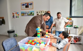 Başkan Yıldız’dan miniklere halı saha sözü
