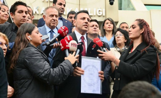 Bir ayda ikinci kez CHP İstanbul İl Başkanı seçilen Özgür Çelik mazbatasını aldı