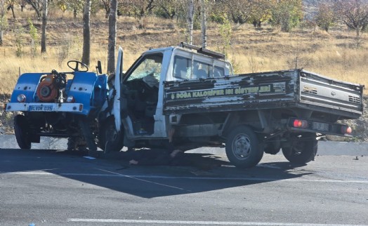 Bolvadin'de kaza: 1 ölü, 2 yaralı