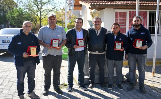 Bornova'da temizlik emekçilerine anlamlı teşekkür