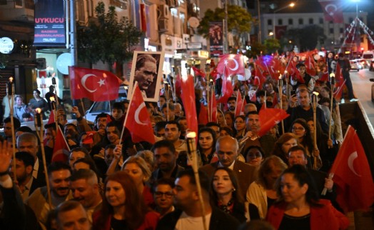 Cumhuriyet'in 102. yılı: İşte İzmir'de ilçe ilçe bayram coşkusu