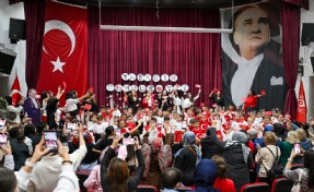 Bornovalı miniklerden büyük Cumhuriyet coşkusu