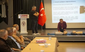 Bornovalı muhtarlara hayat kurtarmayı öğreten eğitim