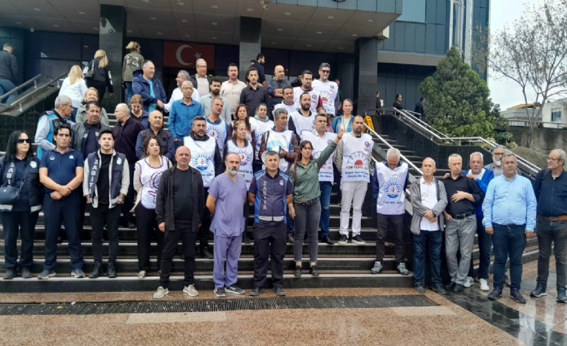 Buca'da maaş krizi: Memurlar belediye önünde toplandı